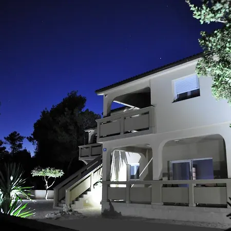 Laguna Apartment *